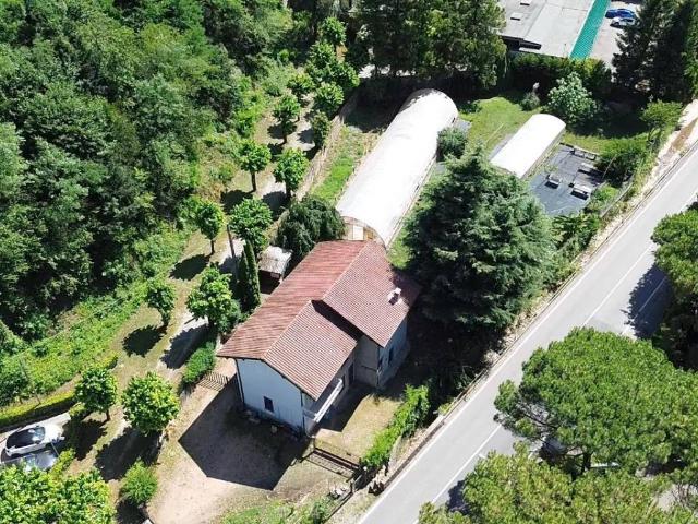 Casa indipendente in vendita a Porto Ceresio VA