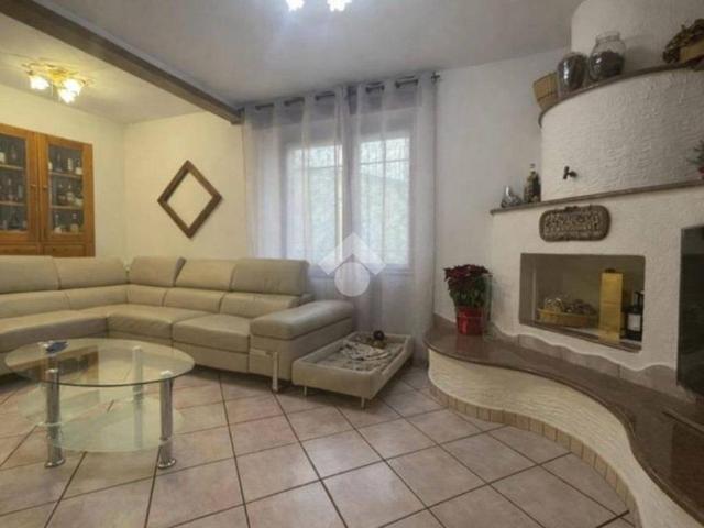 Casa indipendente in vendita a Porto Ceresio VA
