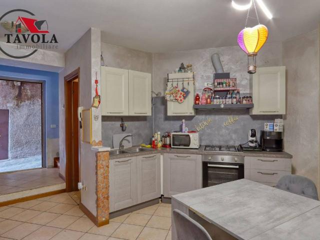 Casa indipendente in vendita a Porto Ceresio VA