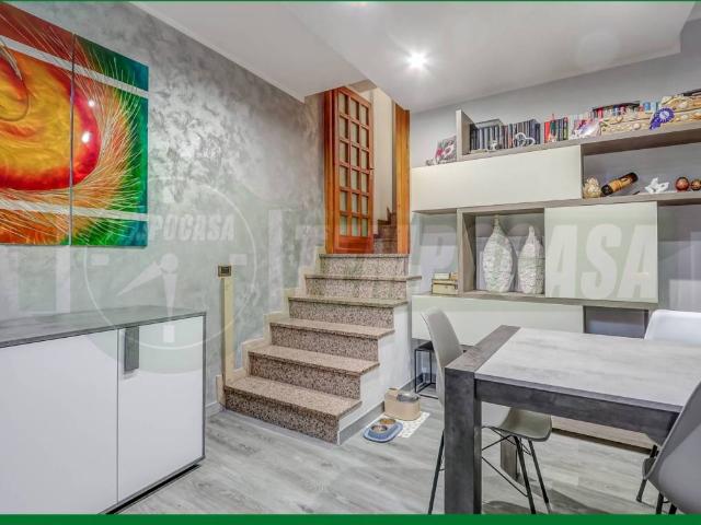 Casa indipendente in vendita a Porto Valtravaglia VA