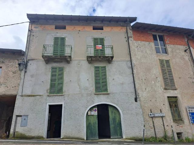 Casa indipendente in vendita a Porto Valtravaglia VA