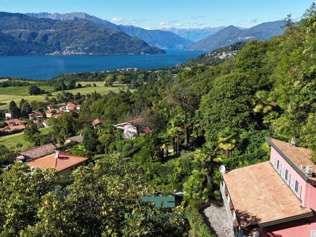 Casa indipendente in vendita a Porto Valtravaglia VA