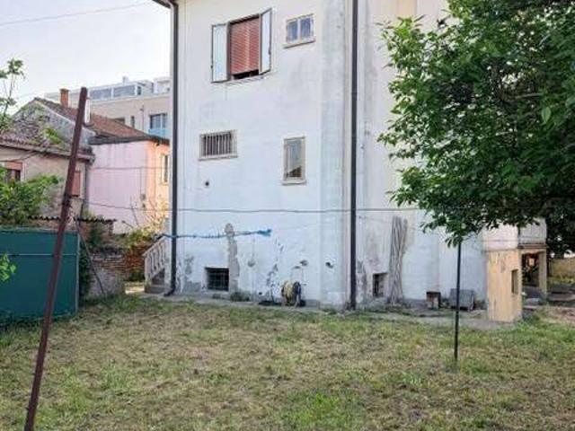 Casa indipendente in vendita a Porto Viro RO