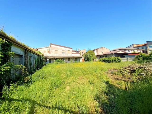 Casa indipendente in vendita a Porto Viro RO