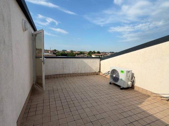 Casa indipendente in vendita a Porto Viro RO
