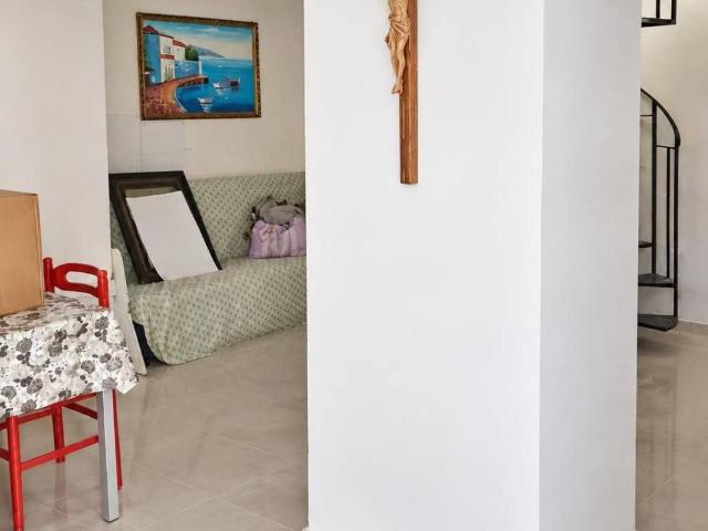 Casa indipendente in vendita a Portigliola RC
