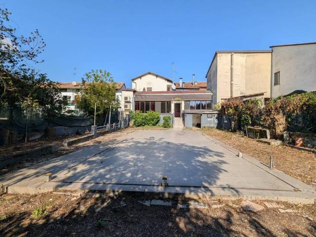 Casa indipendente in vendita a Pavia PV