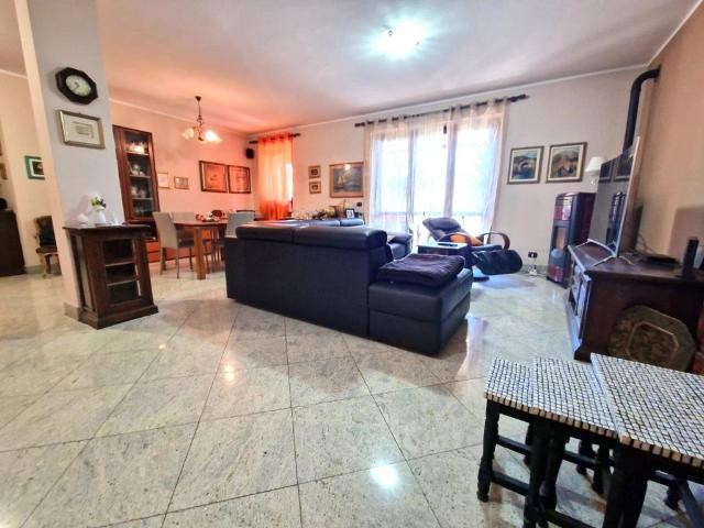 Casa indipendente in vendita a Pavone Canavese TO