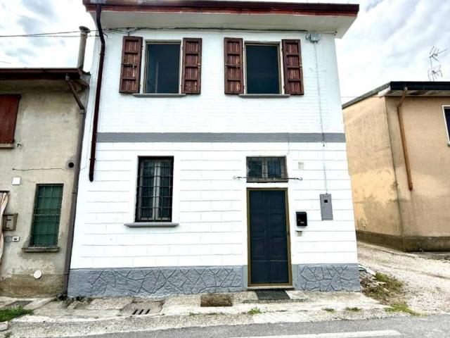 Casa indipendente in vendita a Paderno Ponchielli CR
