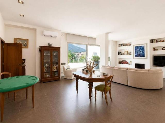 Casa indipendente in vendita a Pagani via de Rosa, 1
