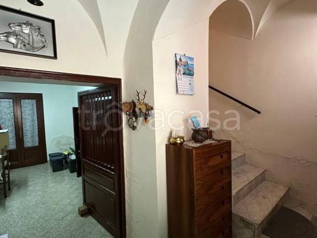Casa indipendente in vendita a Palazzo Adriano