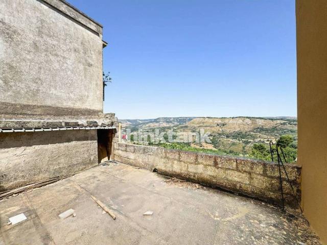 Casa indipendente in vendita a Palazzolo Acreide SR