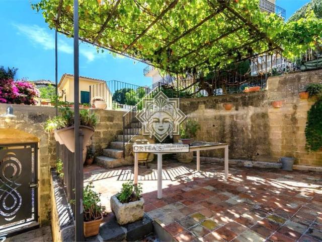 Casa indipendente in vendita a Palazzolo Acreide SR