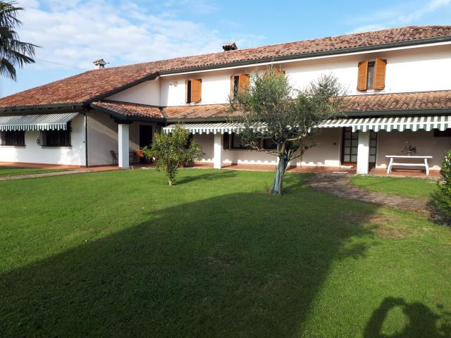 Casa indipendente in vendita a Palazzolo Dello Stella