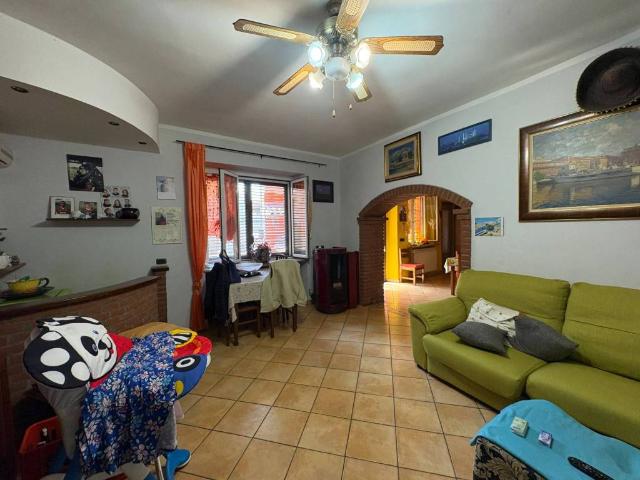 Casa indipendente in vendita a Palazzolo Vercellese VC
