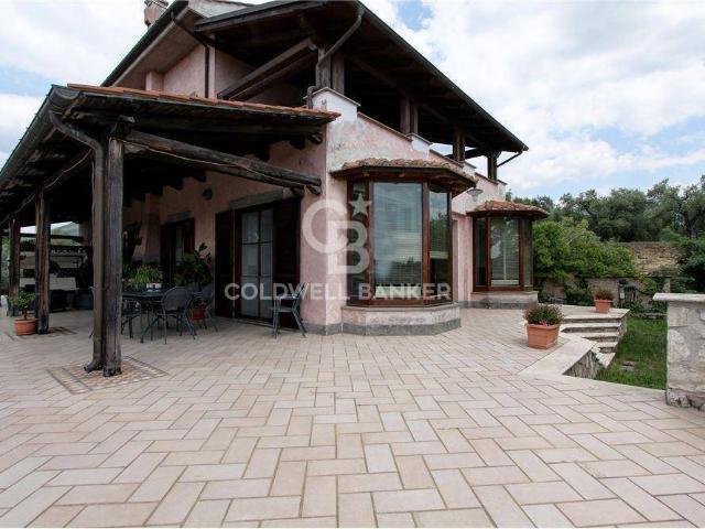 Casa indipendente in vendita a Palombara Sabina RM