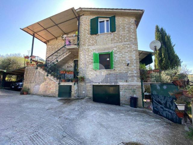 Casa indipendente in vendita a Palombara Sabina RM