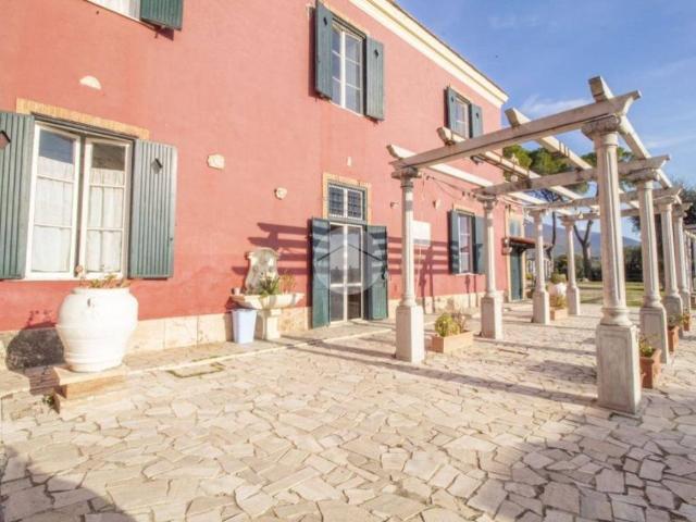 Casa indipendente in vendita a Palombara Sabina RM