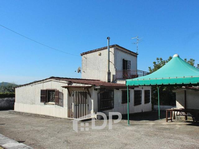 Casa indipendente in vendita a Palombara Sabina RM