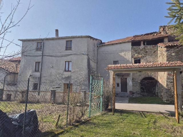 Casa indipendente in vendita a Pallare SV