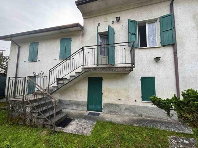 Casa indipendente in vendita a Varano de' Melegari PR