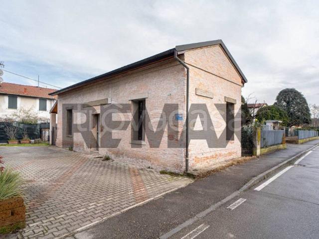 Casa indipendente in vendita a Parma, Vigatto
