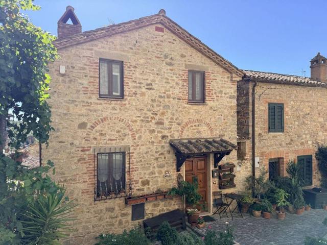 Casa indipendente in vendita a Parrano TR