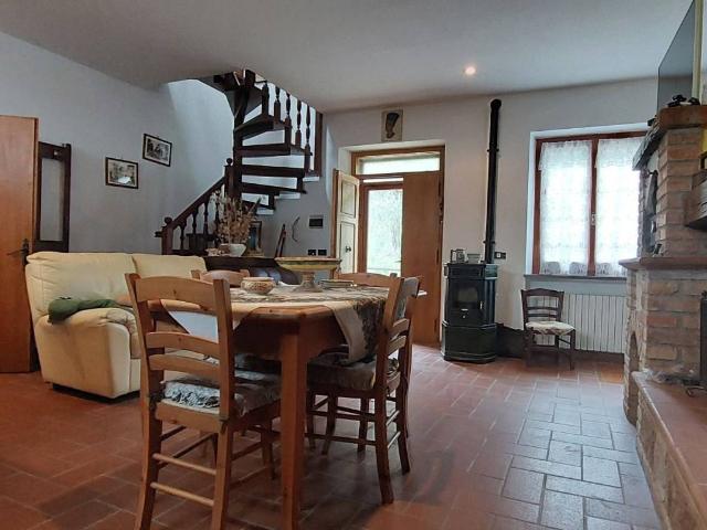 Casa indipendente in vendita a Passignano sul Trasimeno PG