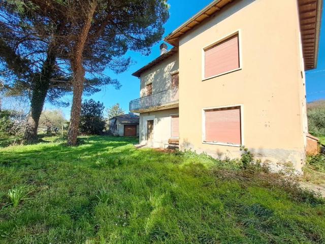 Casa indipendente in vendita a Passignano sul Trasimeno PG