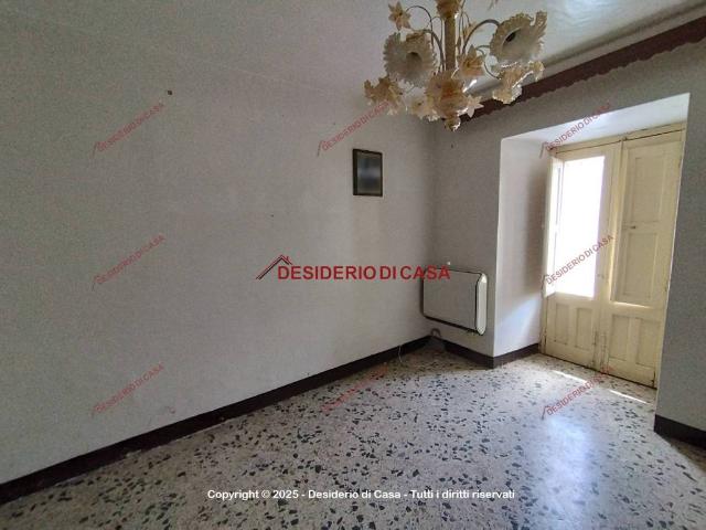 Casa indipendente in vendita a Petralia Sottana PA