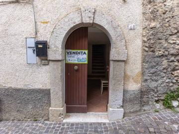 Casa indipendente in vendita a Petrella Salto RI