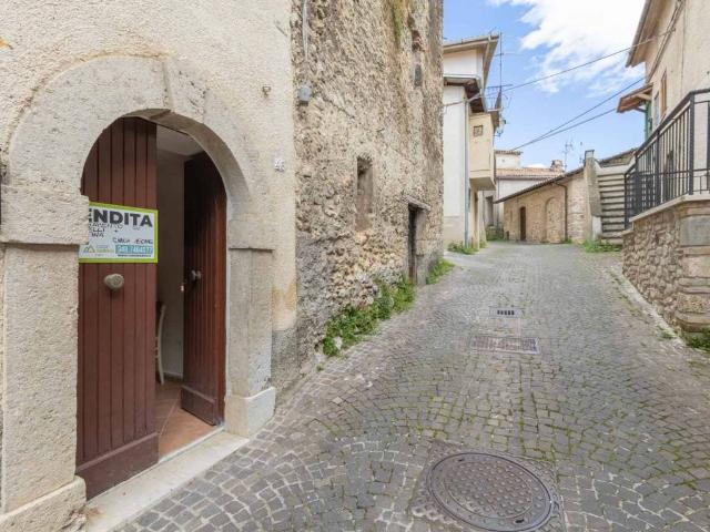 Casa indipendente in vendita a Petrella Salto RI