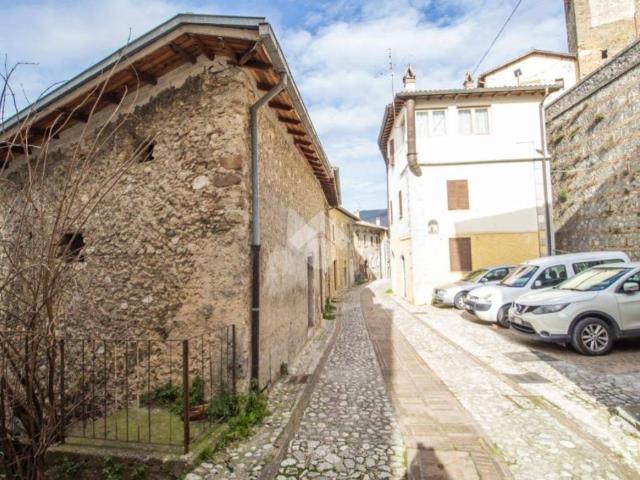 Casa indipendente in vendita a Petrella Salto RI