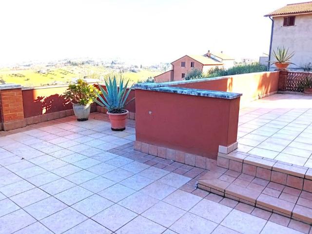 Casa indipendente in vendita a Petriolo MC