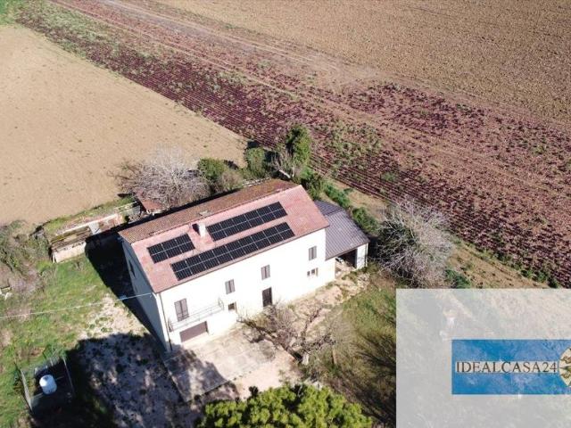 Casa indipendente in vendita a Petriolo MC
