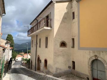 Casa indipendente in vendita a Pettoranello del Molise IS
