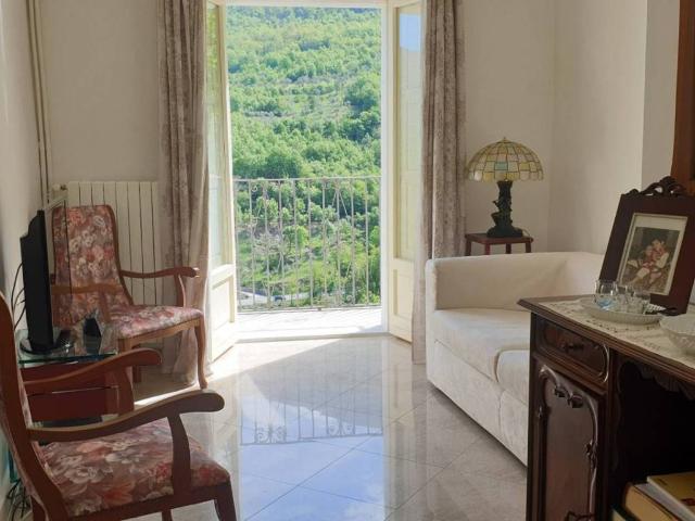 Casa indipendente in vendita a Pettorano sul Gizio AQ