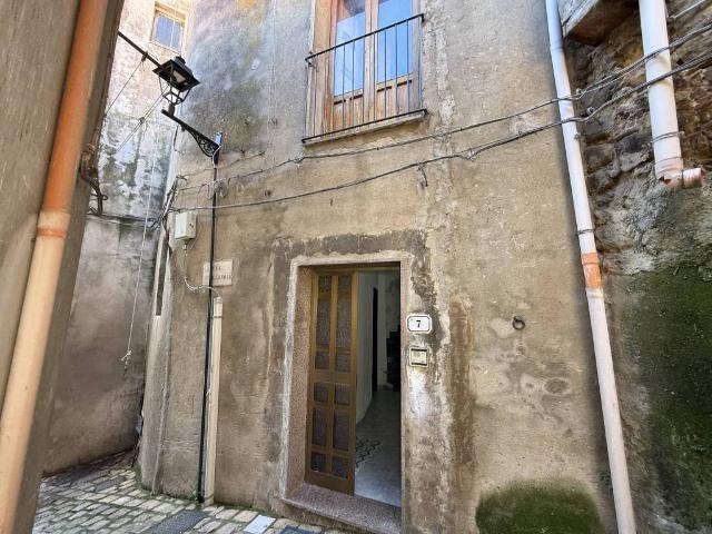 Casa indipendente in vendita a Pettineo ME
