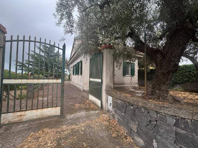 Casa indipendente in vendita a Pedara CT