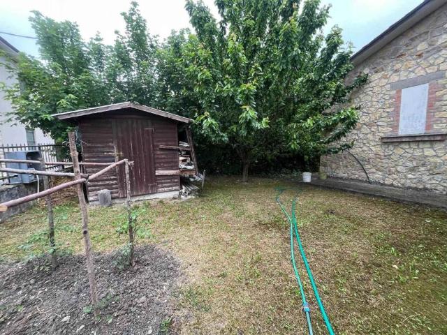 Casa indipendente in vendita a Pellegrino Parmense PR