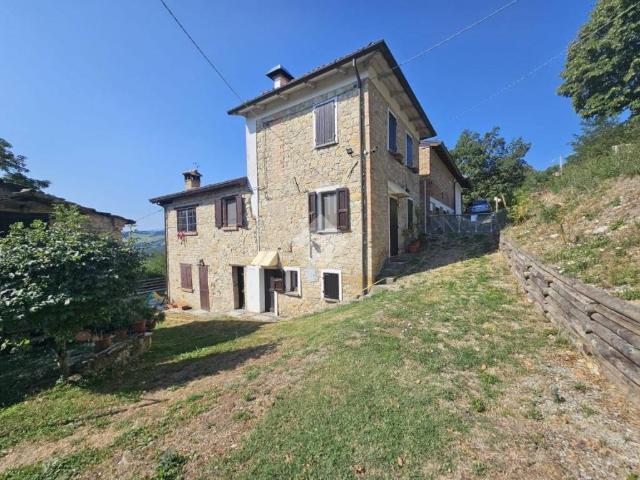 Casa indipendente in vendita a Pellegrino Parmense PR