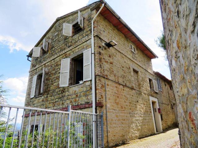 Casa indipendente in vendita a Penna San Giovanni MC