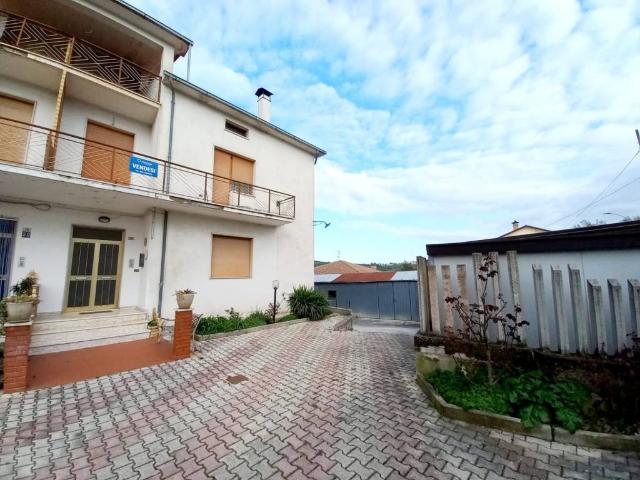 Casa indipendente in vendita a Perano CH
