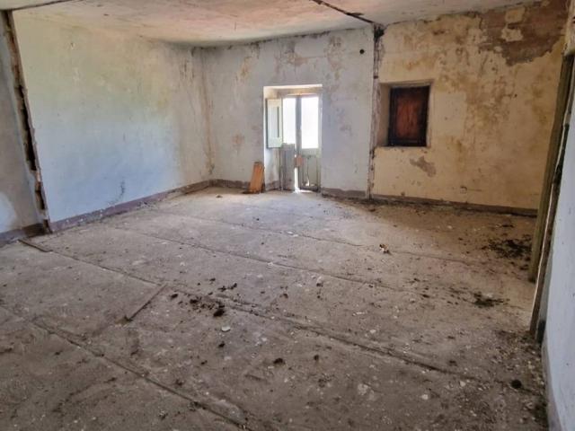 Casa indipendente in vendita a Pereto AQ