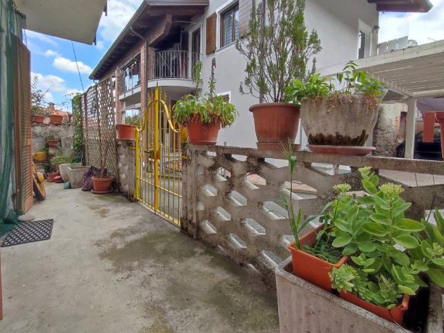 Casa indipendente in vendita a Perosa Canavese TO