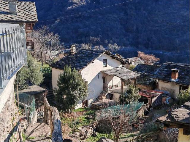 Casa indipendente in vendita a Perloz AO