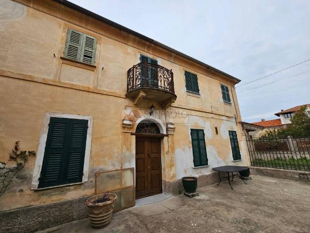 Casa indipendente in vendita a Perletto CN