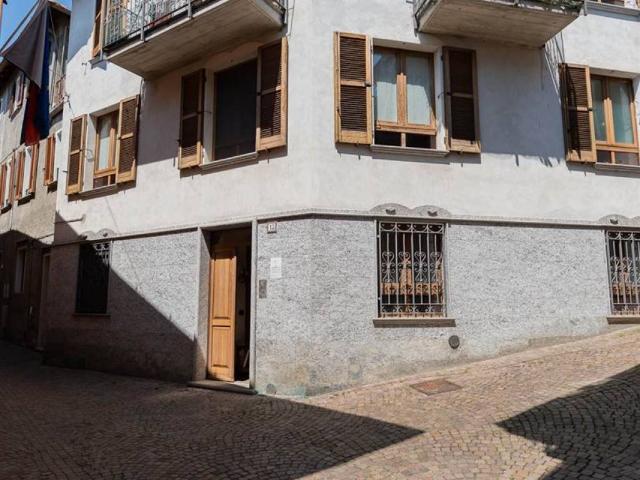 Casa indipendente in vendita a Varenna LC