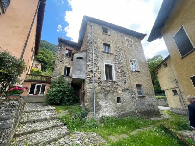 Casa indipendente in vendita a Perledo LC
