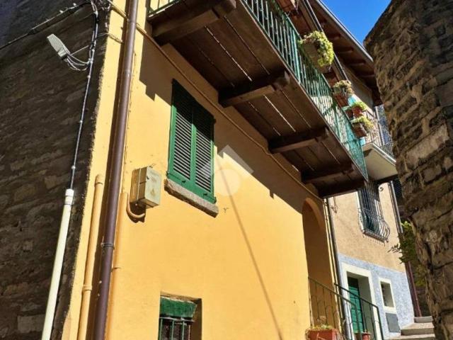 Casa indipendente in vendita a Perledo LC